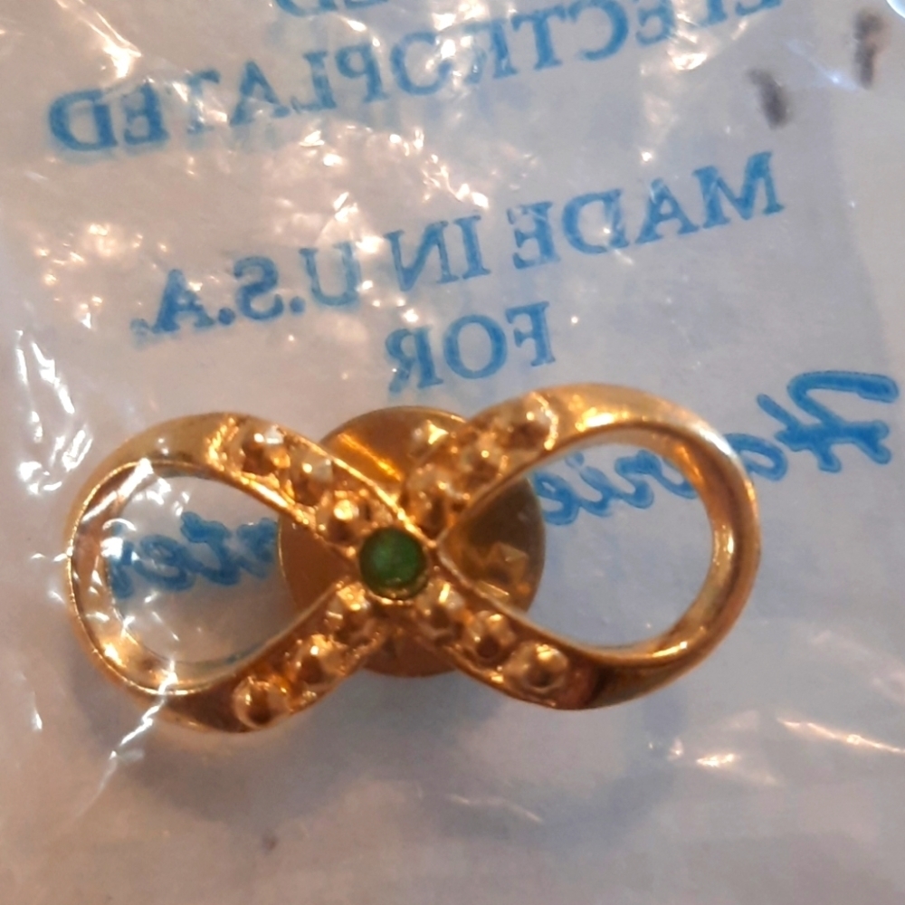 Emerald 24k gold electroplated infinity Pin/broach